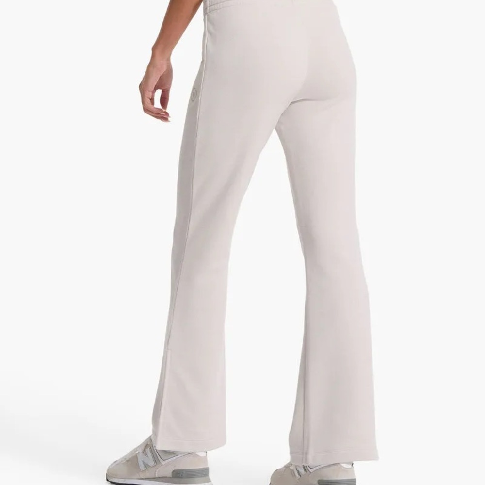 NWT Vuori Sedona Wide Leg Sweat pant. - Picture 2 of 4